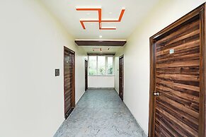 Fabhotel Radhika Palace