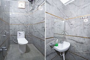 Fabhotel Radhika Palace