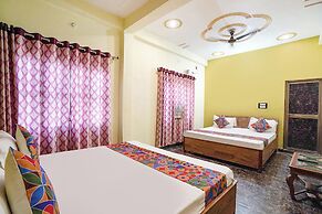 Fabhotel Radhika Palace