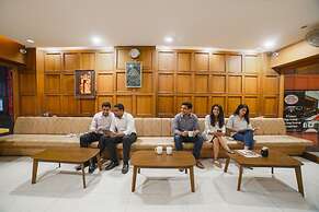 Fabhotel New Mohit Regency