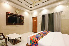 Fabhotel Paradise