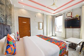 Fabhotel Paradise