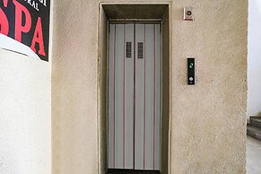 Fabhotel The Vibrant