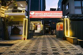 Fabhotel Silver Stone