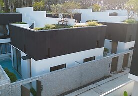 Tree O'clock Pool Villa - Phuket