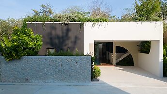 Tree O'clock Pool Villa - Phuket