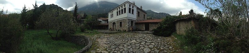 260m2 Unique Mountain House in Lilea Parnasos