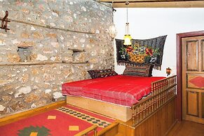 260m2 Unique Mountain House in Lilea Parnasos