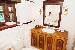 260m2 Unique Mountain House in Lilea Parnasos