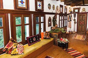 260m2 Unique Mountain House in Lilea Parnasos