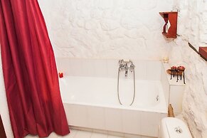 260m2 Unique Mountain House in Lilea Parnasos