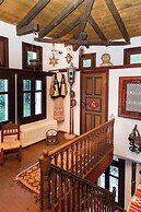 260m2 Unique Mountain House in Lilea Parnasos