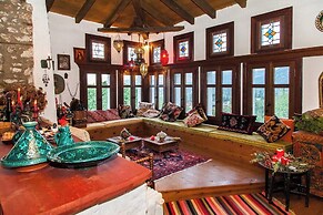 260m2 Unique Mountain House in Lilea Parnasos