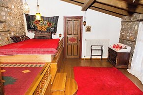 260m2 Unique Mountain House in Lilea Parnasos