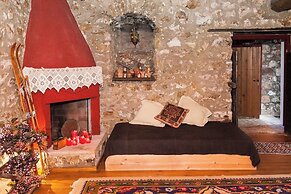 260m2 Unique Mountain House in Lilea Parnasos