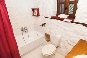 260m2 Unique Mountain House in Lilea Parnasos