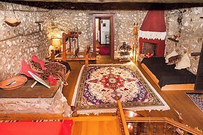 260m2 Unique Mountain House in Lilea Parnasos