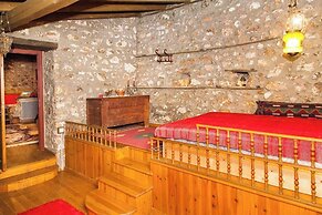 260m2 Unique Mountain House in Lilea Parnasos