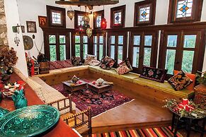 260m2 Unique Mountain House in Lilea Parnasos