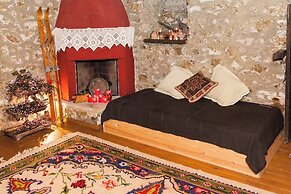 260m2 Unique Mountain House in Lilea Parnasos