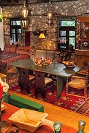 260m2 Unique Mountain House in Lilea Parnasos