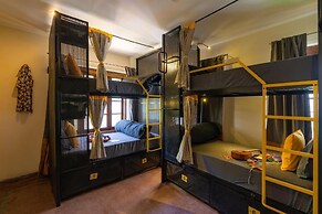 The Hosteller Mussoorie, Mall Road