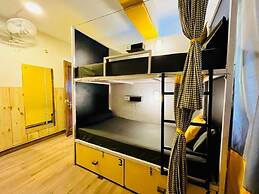 The Hosteller Mussoorie, Mall Road