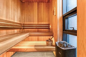Glamorous & Stylish Getaway