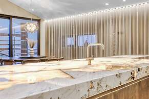 Glamorous & Stylish Getaway