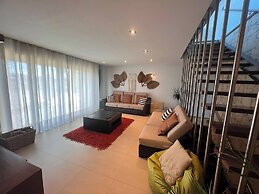 House With Heated Pool all Year Round