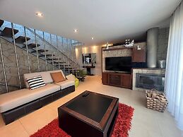 House With Heated Pool all Year Round