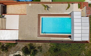 House With Heated Pool all Year Round