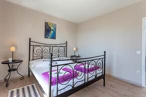 Peaceful Apartment With Beautiful View