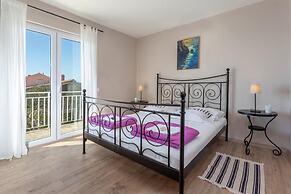 Peaceful Apartment With Beautiful View