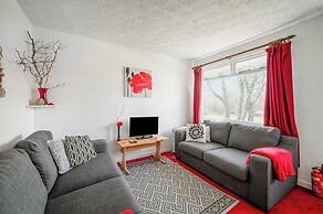 Cozy Chalet in Strathpeffer Highlands, River Views