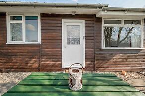 Cozy Chalet in Strathpeffer Highlands, River Views