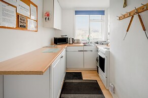 Cozy Chalet in Strathpeffer Highlands, River Views