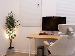 Modern Designer Stay Bright Chic Spacious