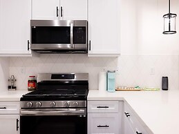 Modern Designer Stay Bright Chic Spacious