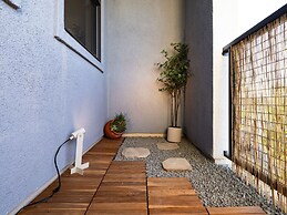Modern Designer Stay Bright Chic Spacious
