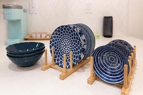 Modern Designer Stay Bright Chic Spacious