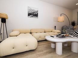 Modern Designer Stay Bright Chic Spacious