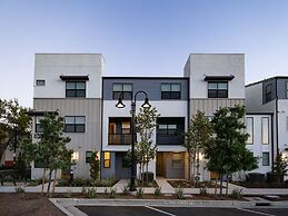 Modern Designer Stay Bright Chic Spacious