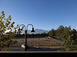 Modern Designer Stay Bright Chic Spacious