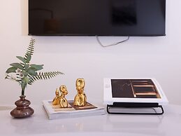 Modern Designer Stay Bright Chic Spacious