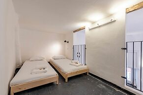 Excellent 2-bed flat in Genoa's Old Town