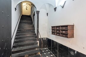 Excellent 2-bed flat in Genoa's Old Town