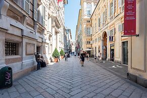 Excellent 2-bed flat in Genoa's Old Town
