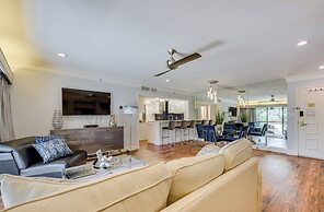 8 Mi to Honeymoon Island: Golf Getaway w/ Balcony!