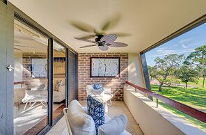 8 Mi to Honeymoon Island: Golf Getaway w/ Balcony!